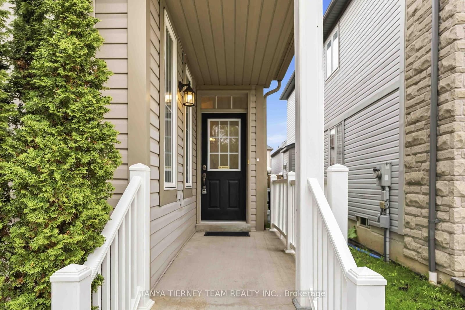 75 Robert Attersley Drive E thumbnail 4