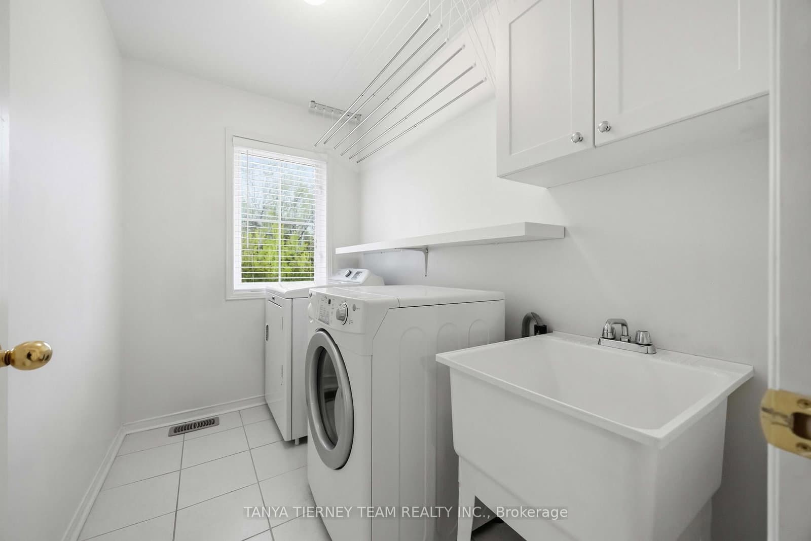 75 Robert Attersley Drive E thumbnail 42