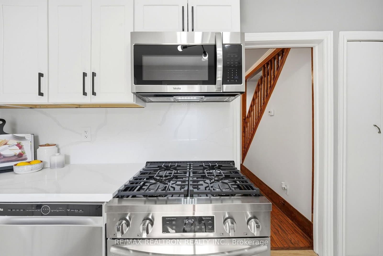 1056 Woodbine Avenue W thumbnail 10