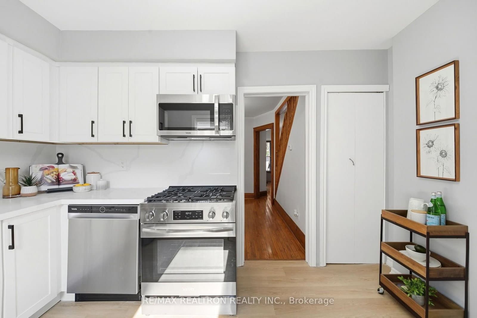 1056 Woodbine Avenue W thumbnail 11