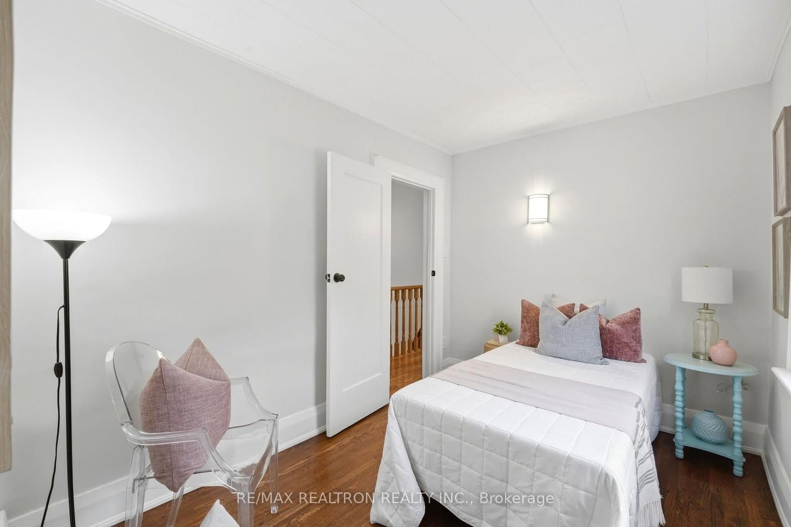 1056 Woodbine Avenue W thumbnail 19