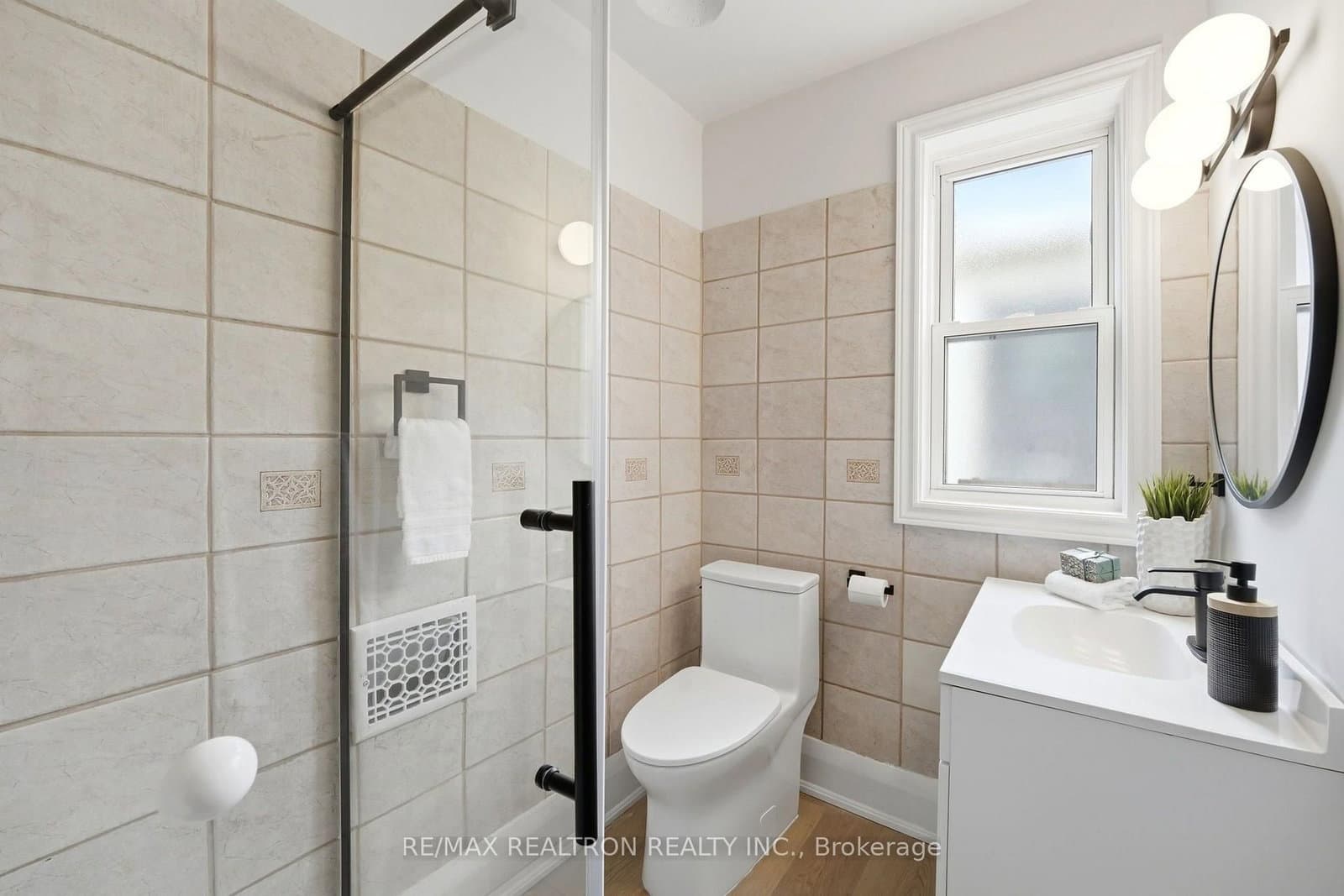 1056 Woodbine Avenue W thumbnail 24