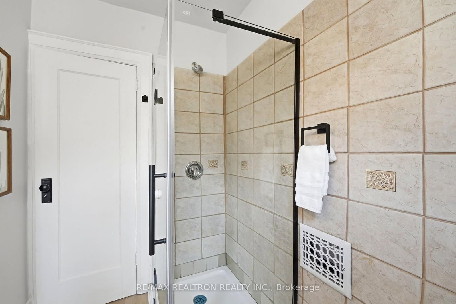 1056 Woodbine Avenue W thumbnail 25