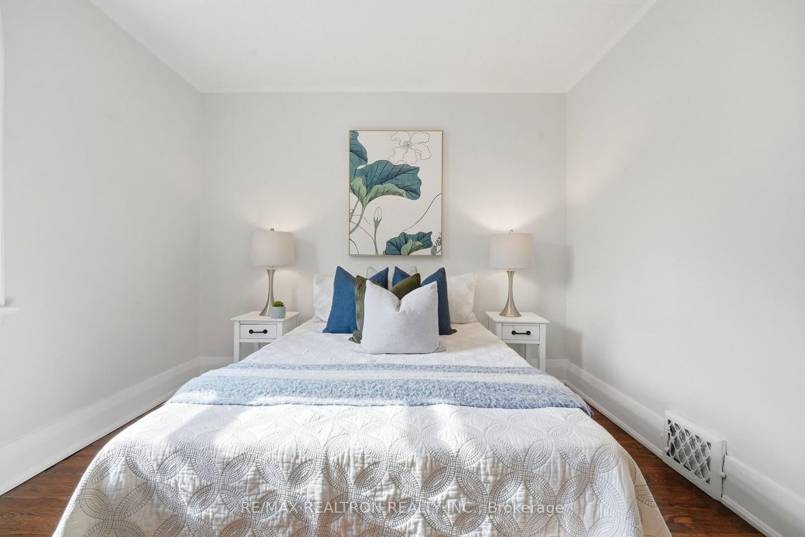 1056 Woodbine Avenue W thumbnail 27