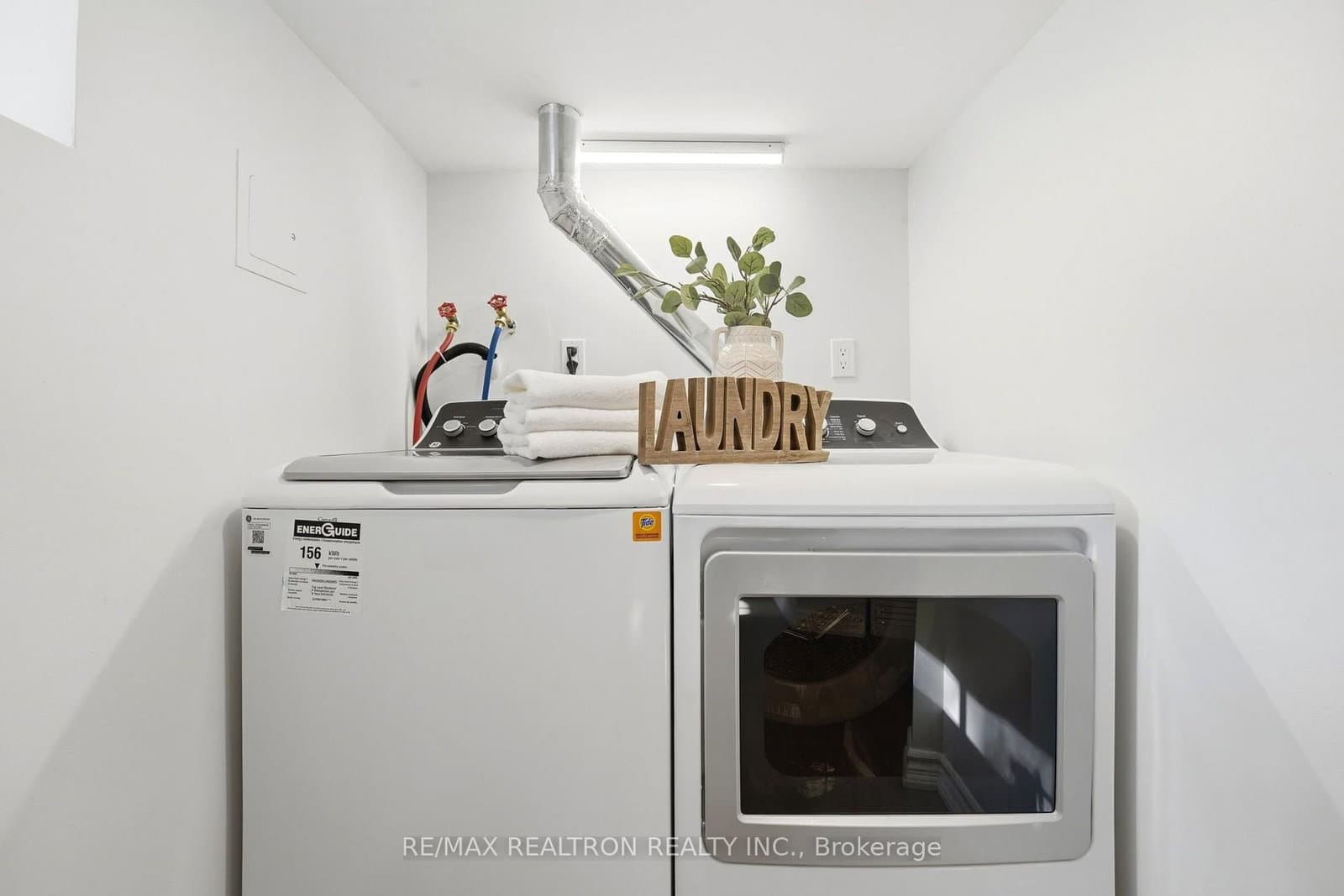 1056 Woodbine Avenue W thumbnail 31