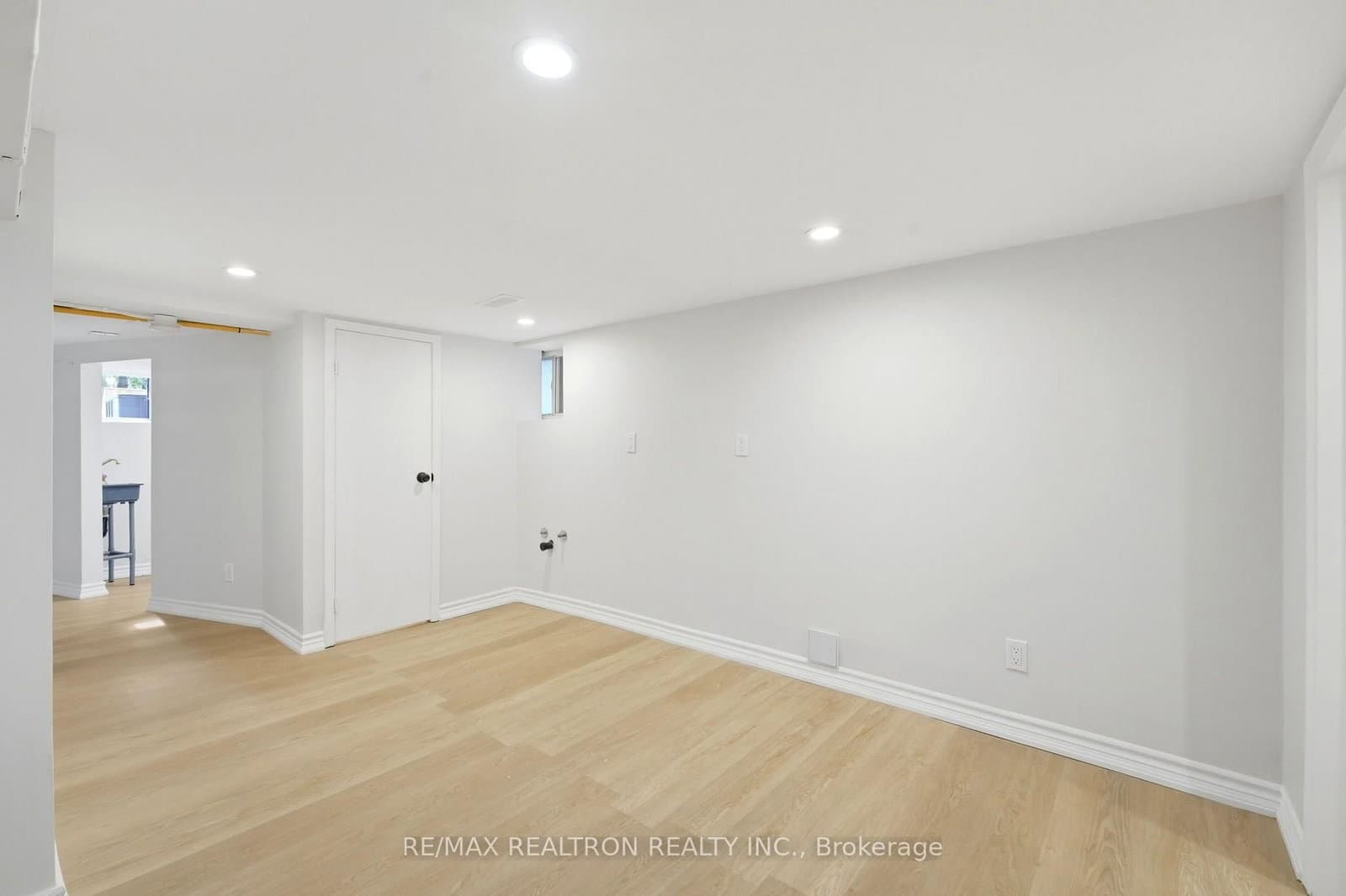 1056 Woodbine Avenue W thumbnail 35