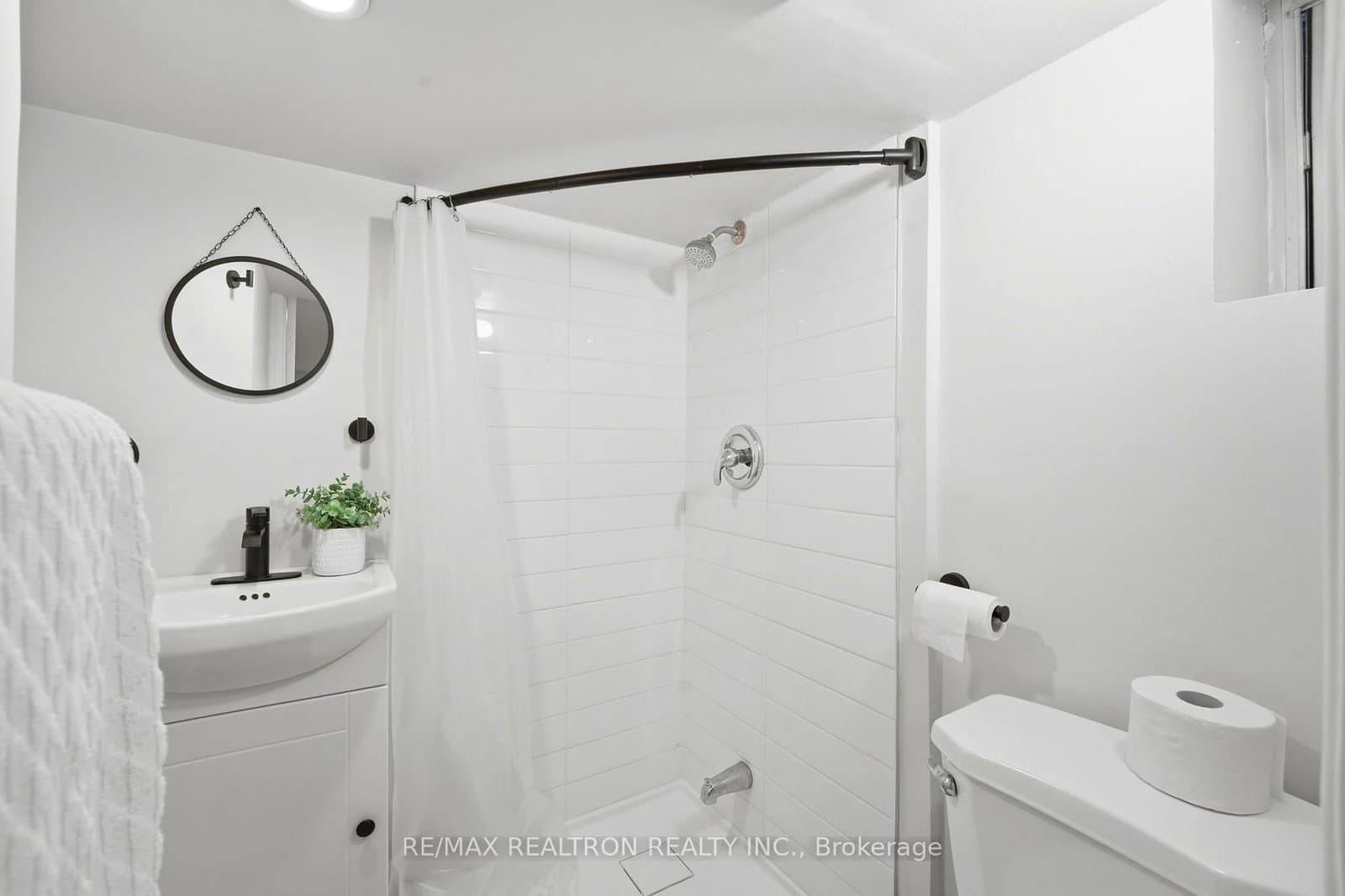 1056 Woodbine Avenue W thumbnail 37