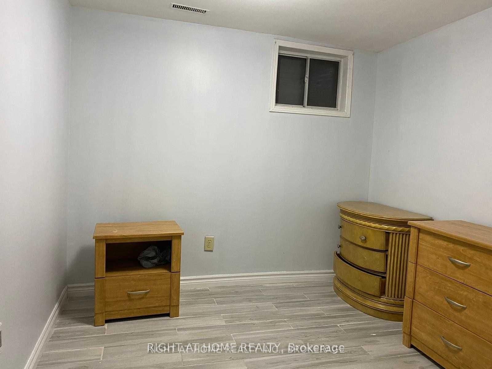 18 Big Red Avenue, Unit (Bsmt) thumbnail 5
