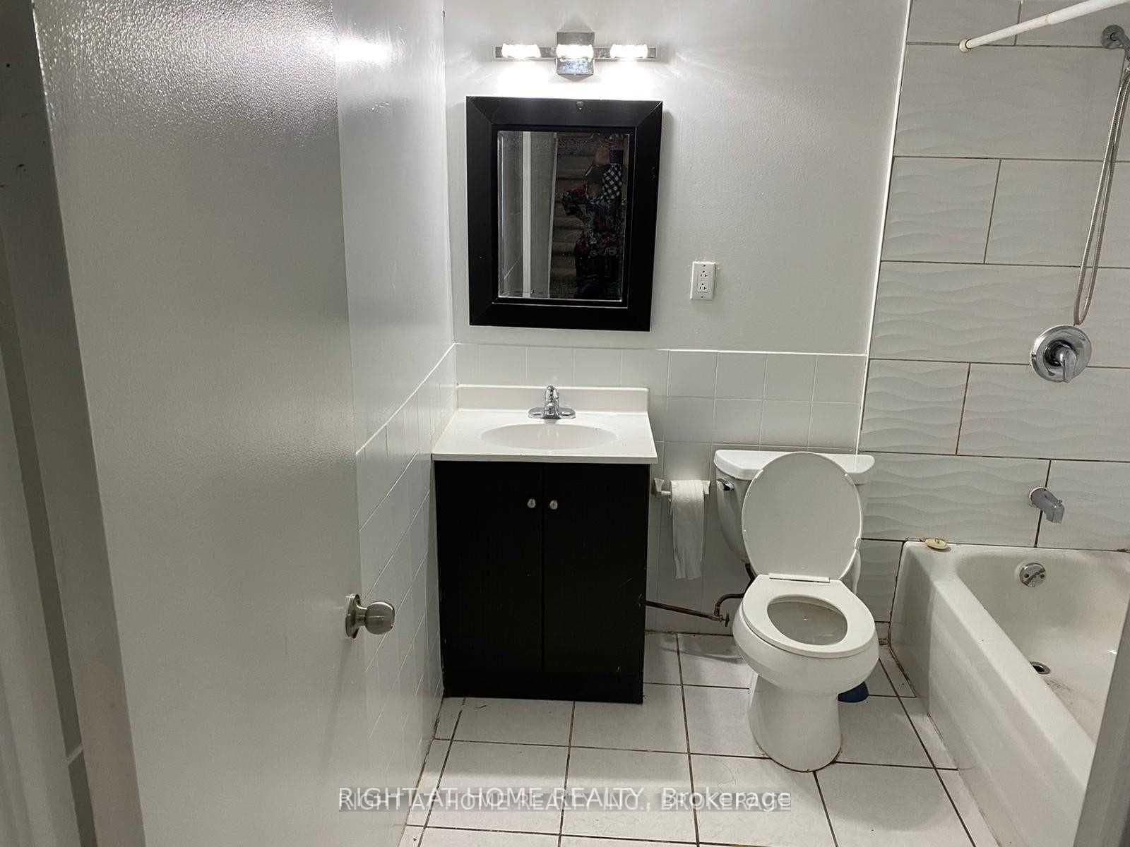 18 Big Red Avenue, Unit (Bsmt) thumbnail 6