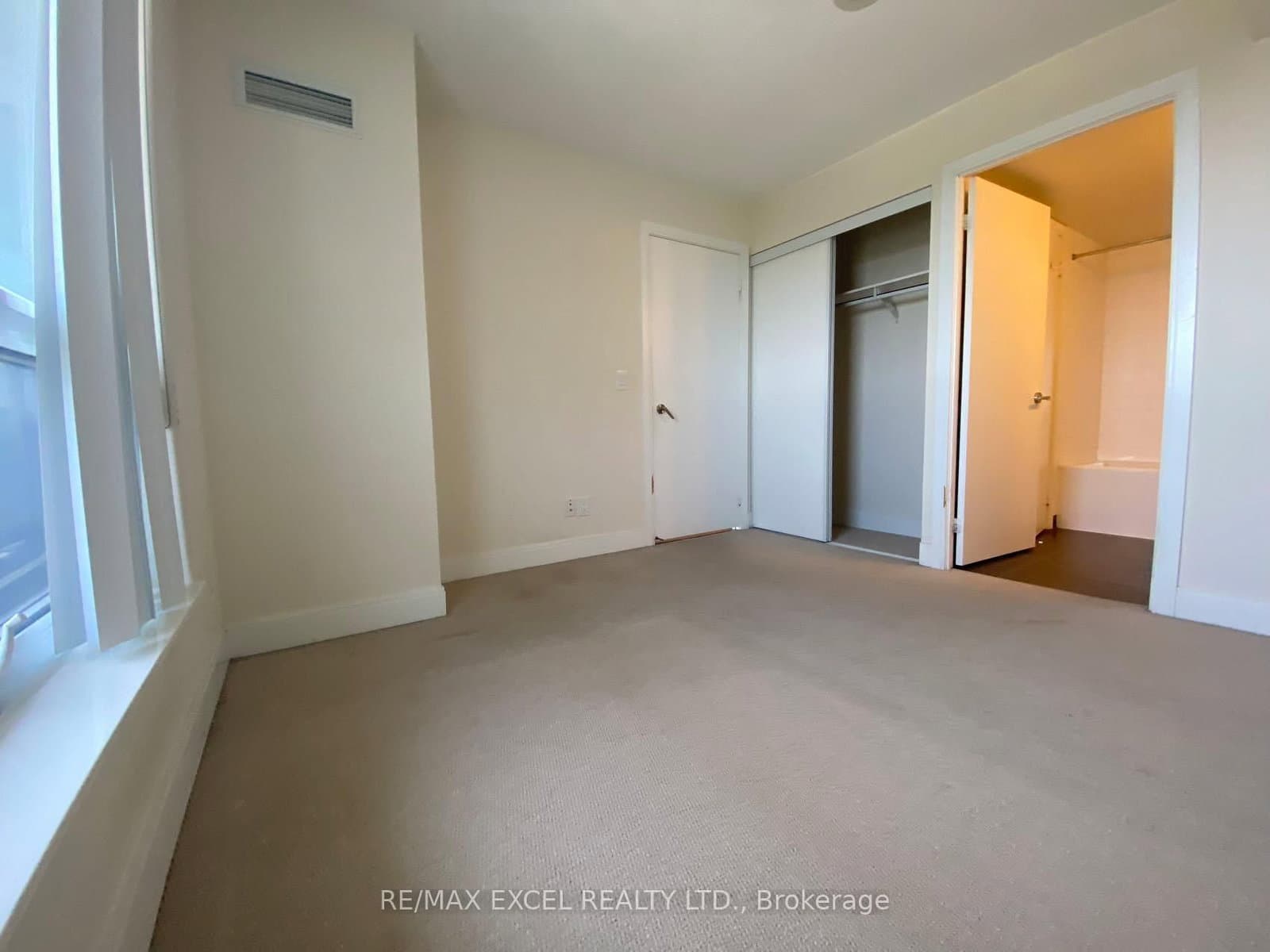 125 Village Green Square, Unit 3901 thumbnail 10