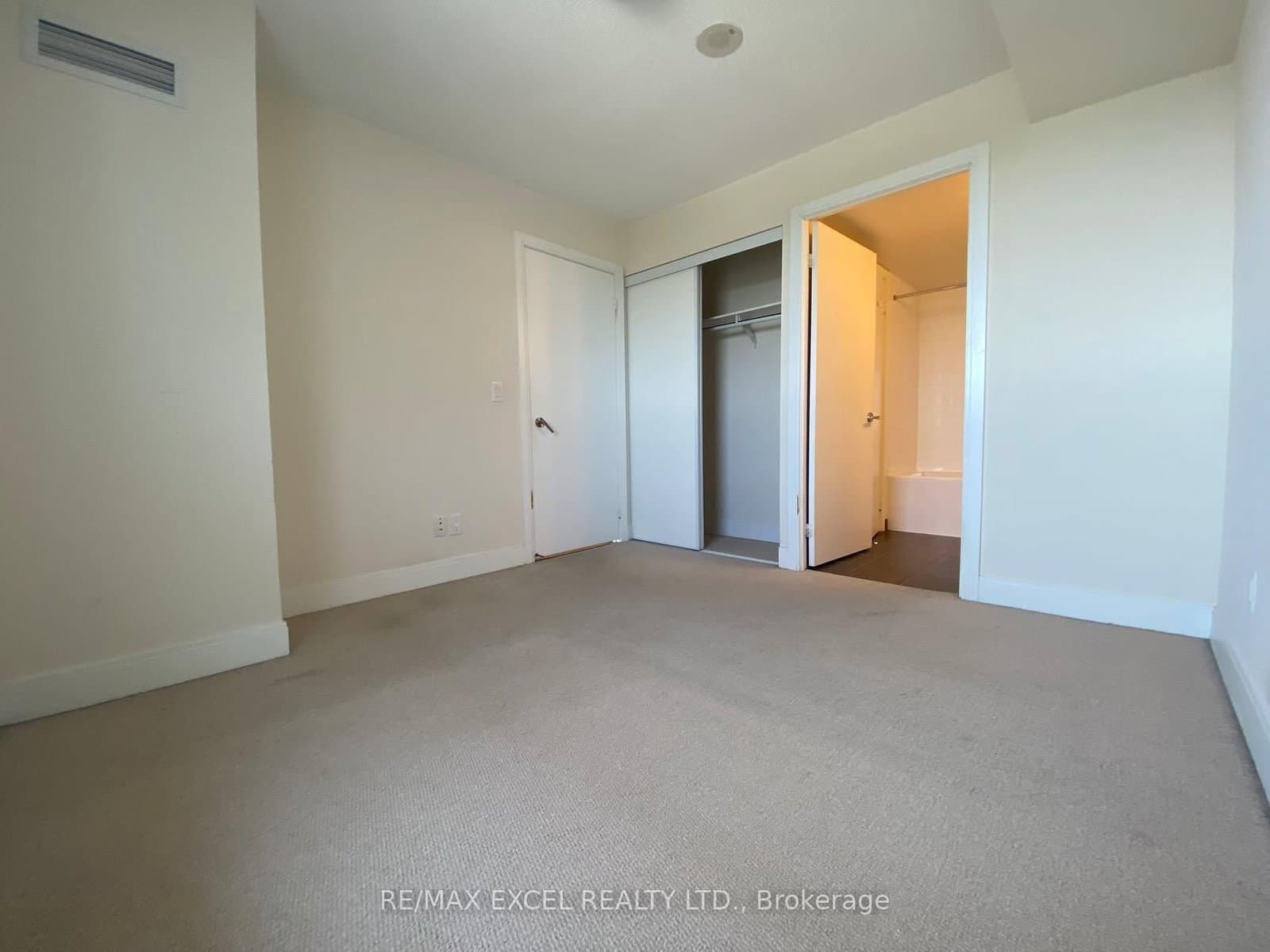 125 Village Green Square, Unit 3901 thumbnail 11