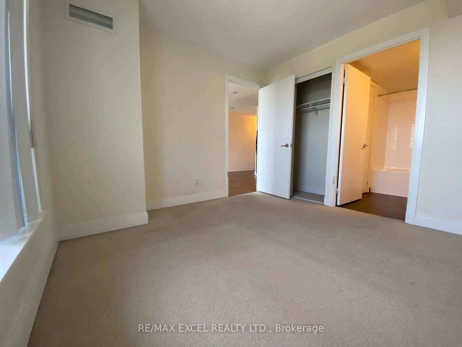 125 Village Green Square, Unit 3901 thumbnail 12
