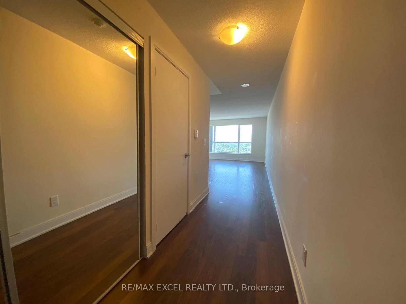 125 Village Green Square, Unit 3901 thumbnail 3