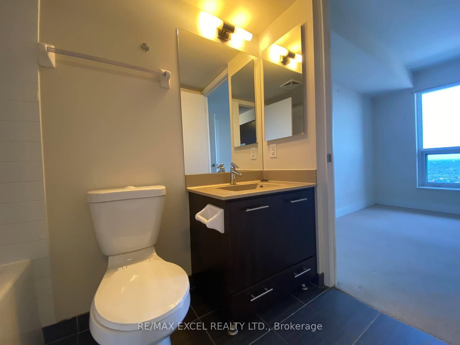 125 Village Green Square, Unit 3901 thumbnail 6