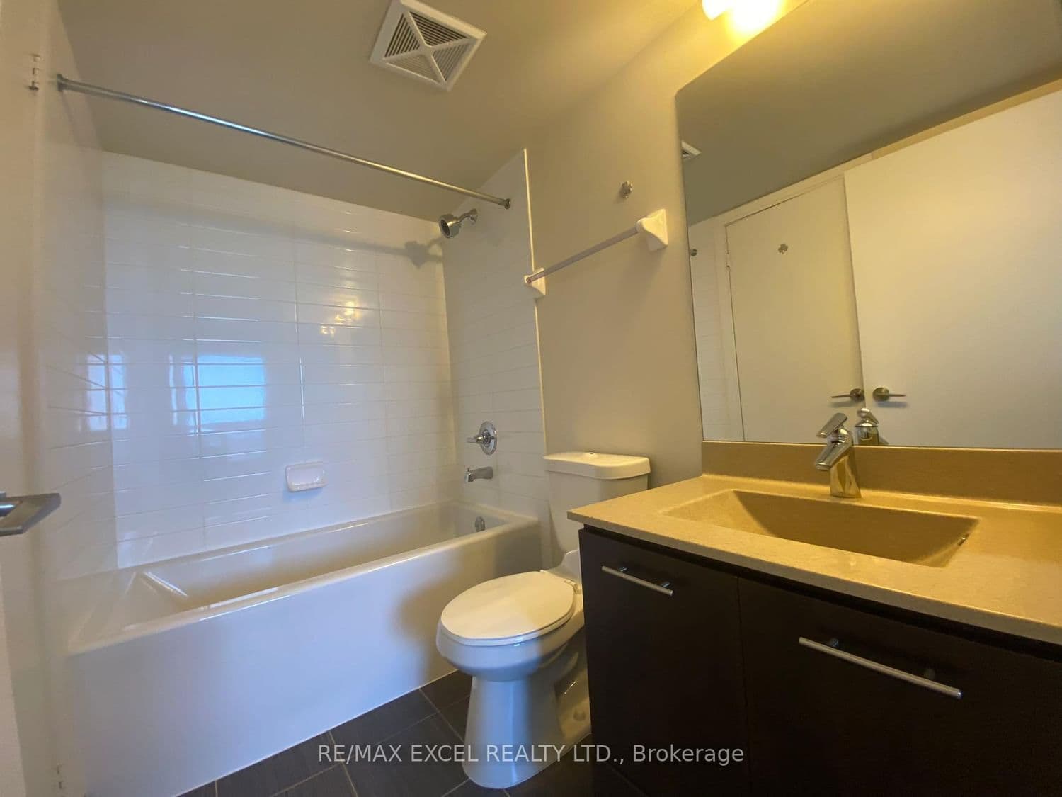 125 Village Green Square, Unit 3901 thumbnail 7