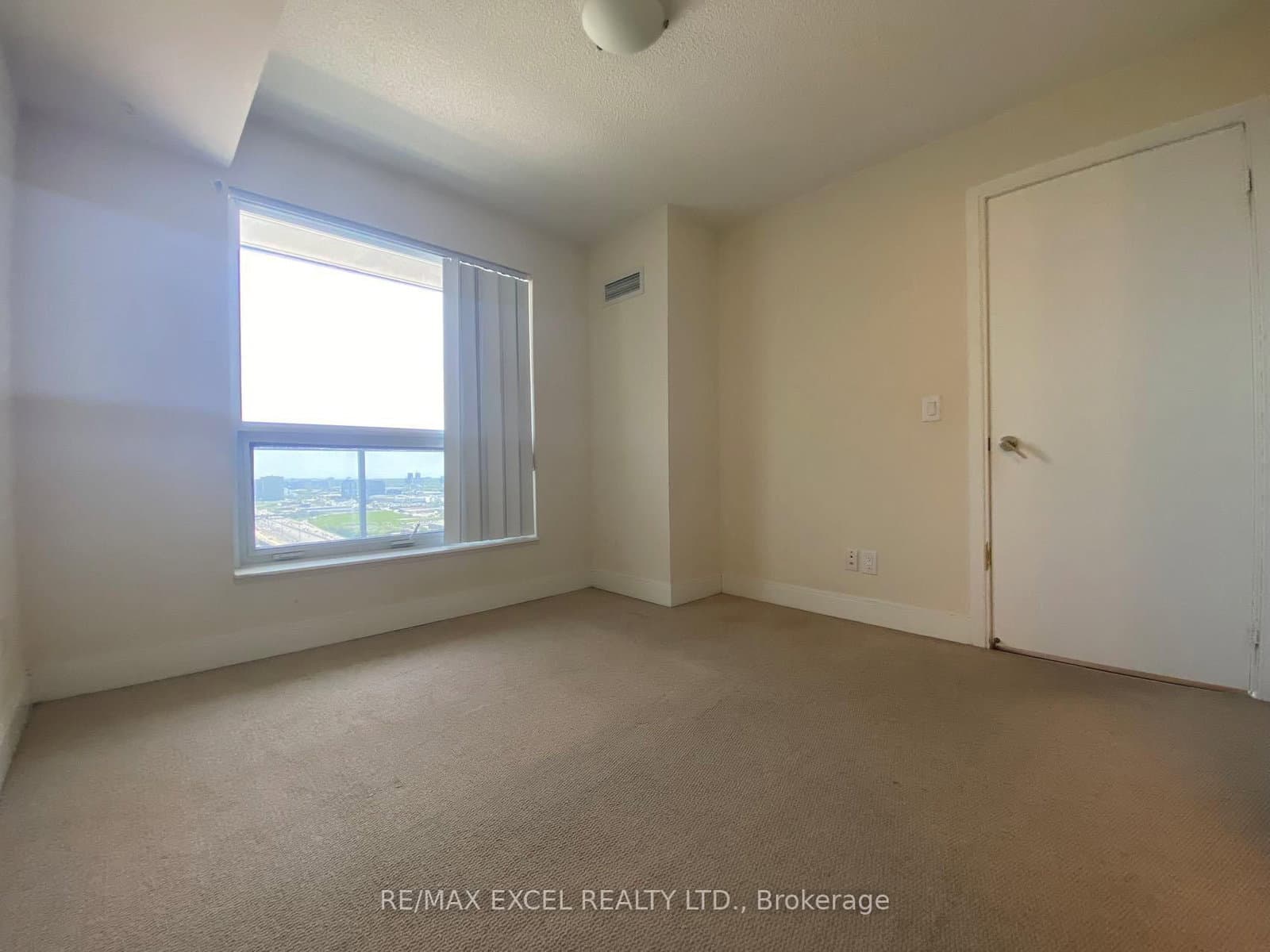 125 Village Green Square, Unit 3901 thumbnail 9