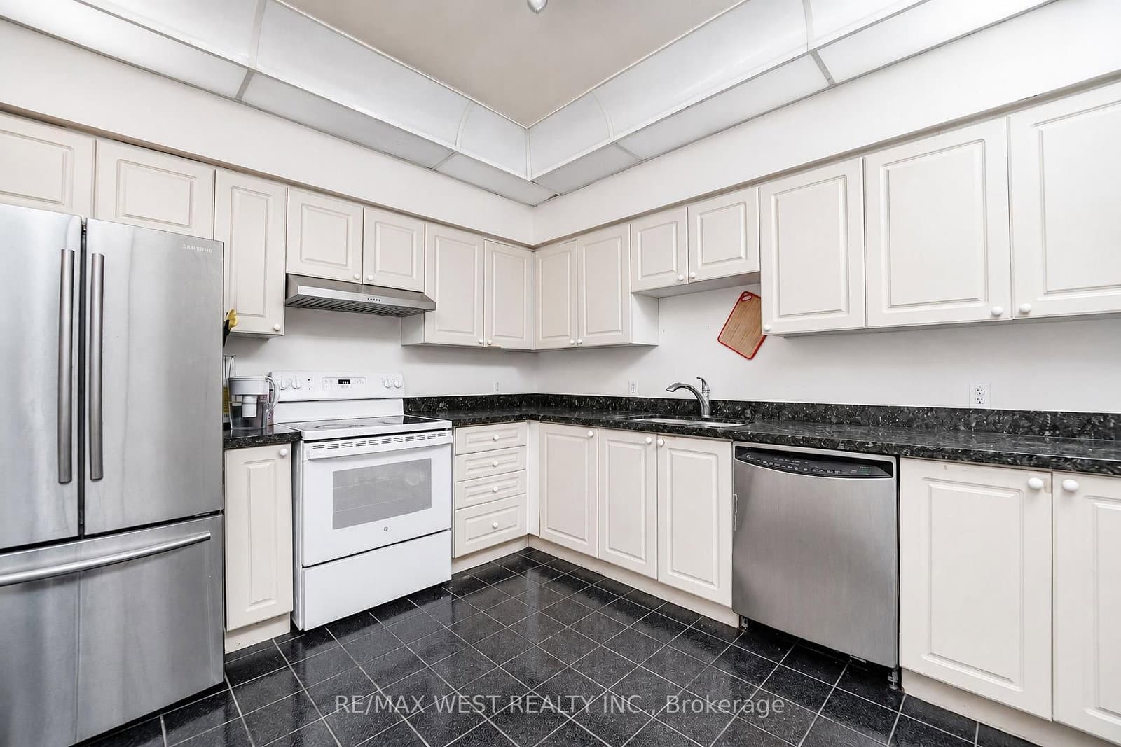 8 Lee Centre Drive, Unit PH103 thumbnail 2