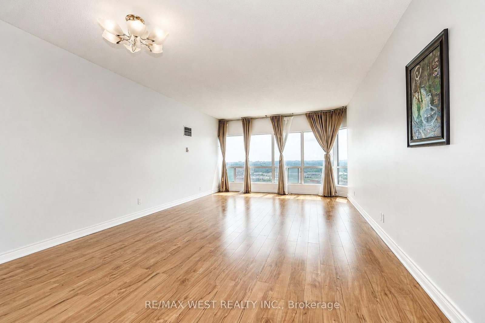 8 Lee Centre Drive, Unit PH103 thumbnail 3