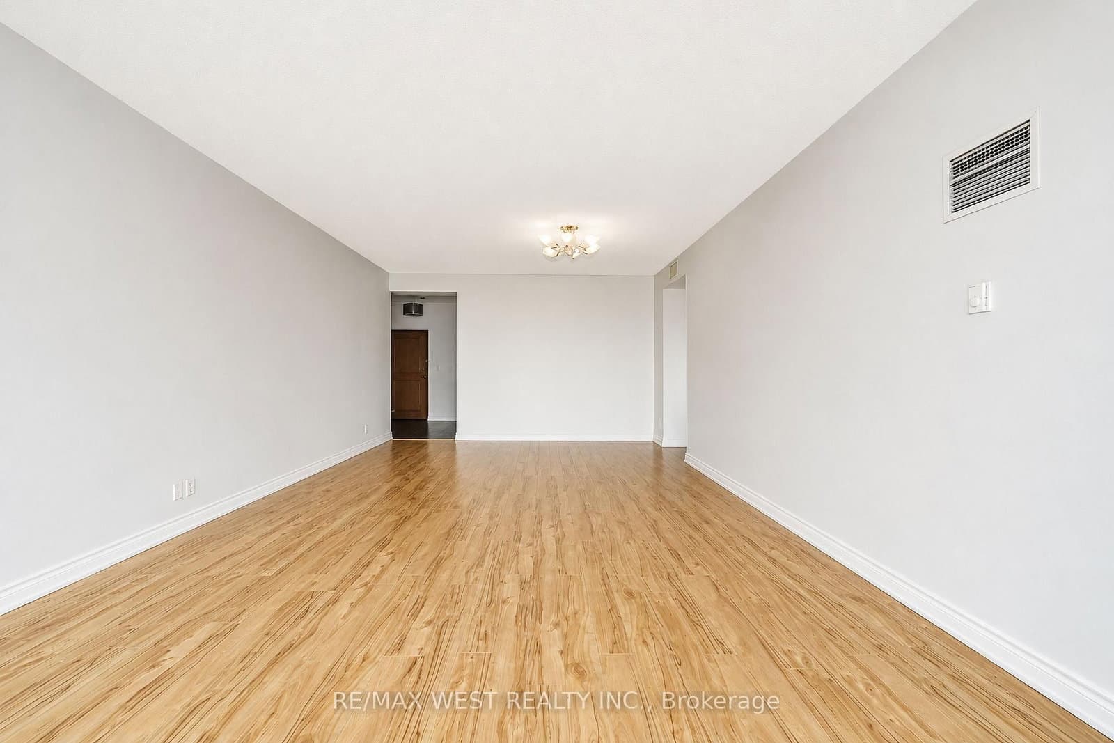 8 Lee Centre Drive, Unit PH103 thumbnail 4