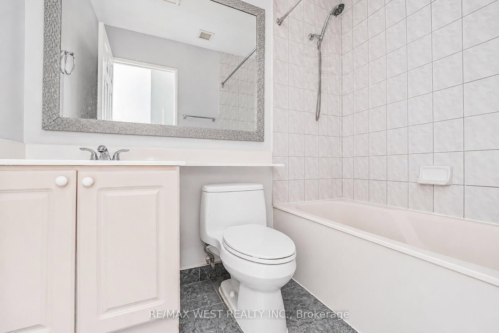 8 Lee Centre Drive, Unit PH103 thumbnail 6