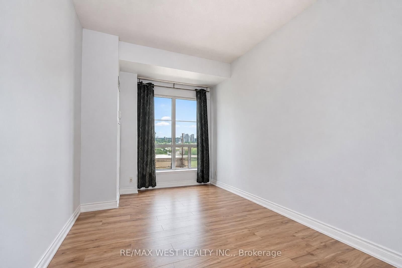 8 Lee Centre Drive, Unit PH103 thumbnail 7
