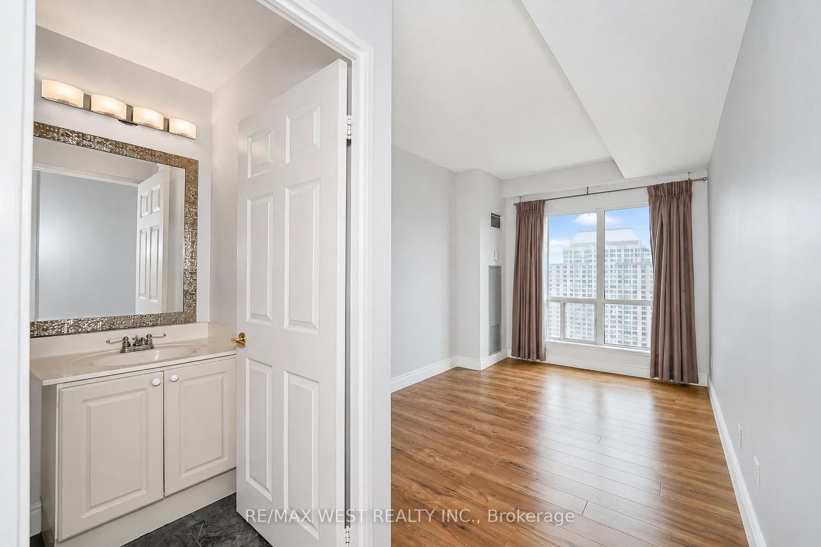 8 Lee Centre Drive, Unit PH103 thumbnail 8