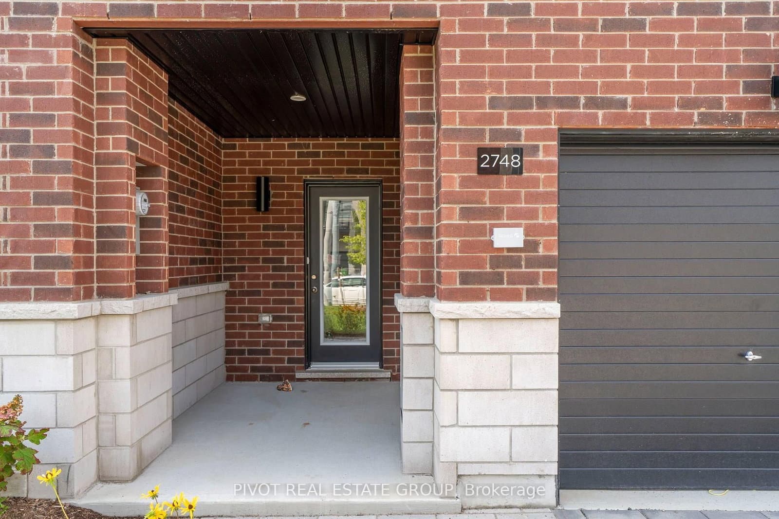 2748 Lawrence Avenue E thumbnail 3