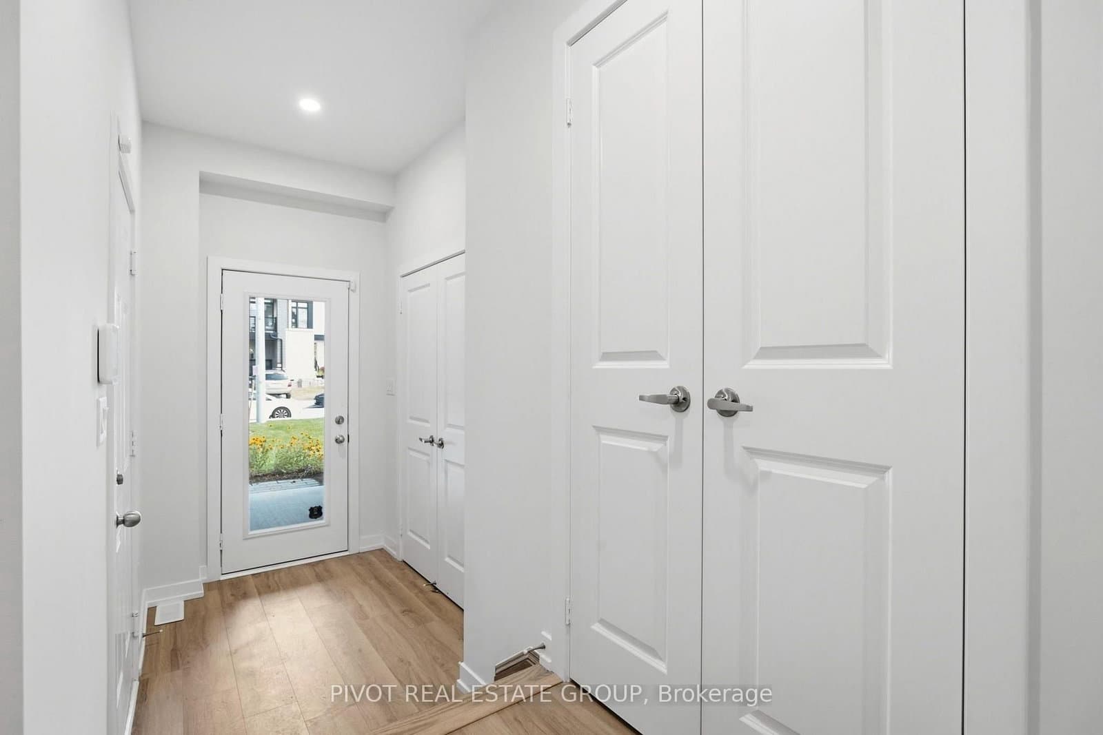 2748 Lawrence Avenue E thumbnail 4