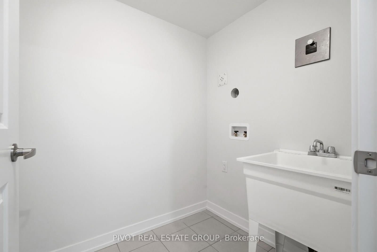2748 Lawrence Avenue E thumbnail 5