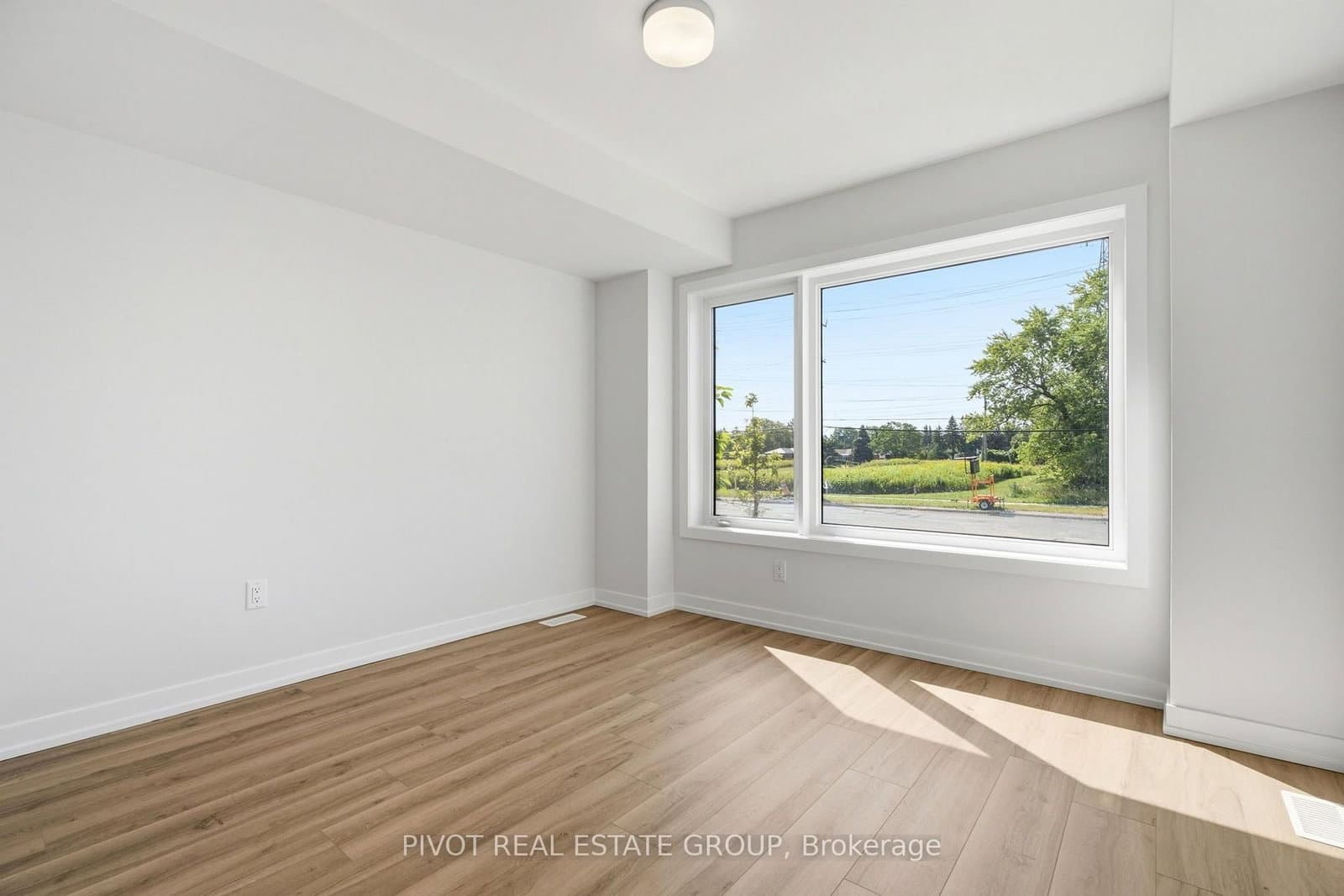2748 Lawrence Avenue E thumbnail 7