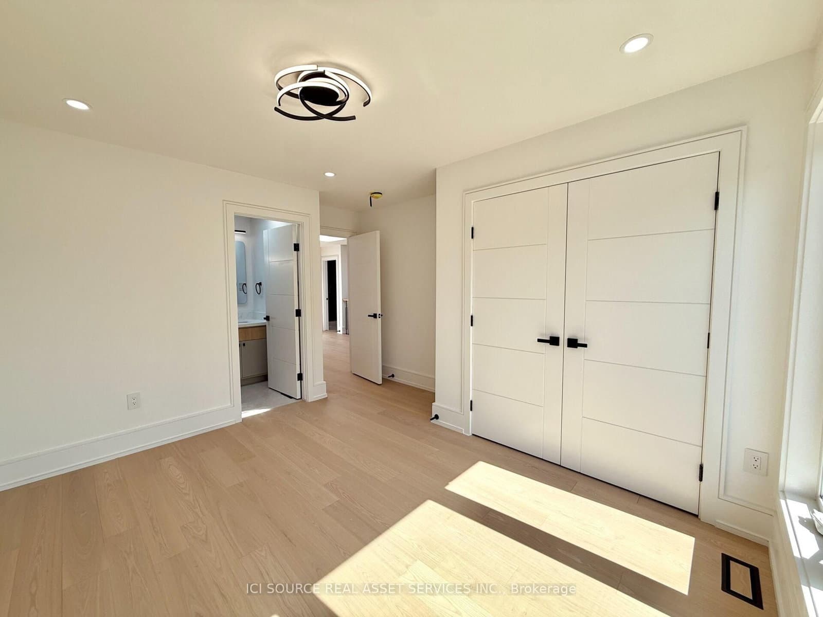 21 Vanbrugh Avenue thumbnail 23