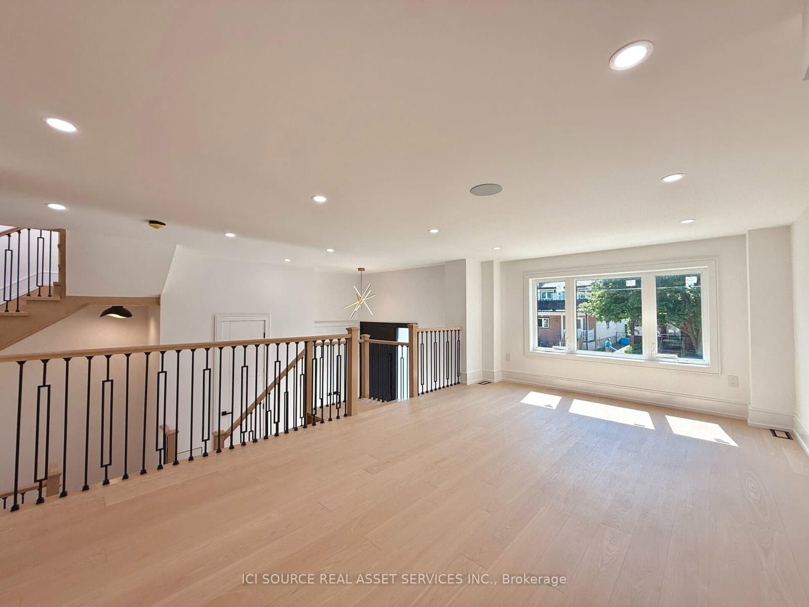 21 Vanbrugh Avenue thumbnail 5