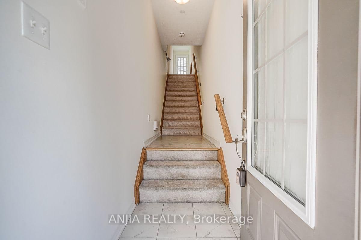 2641 Eaglesham Path thumbnail 3