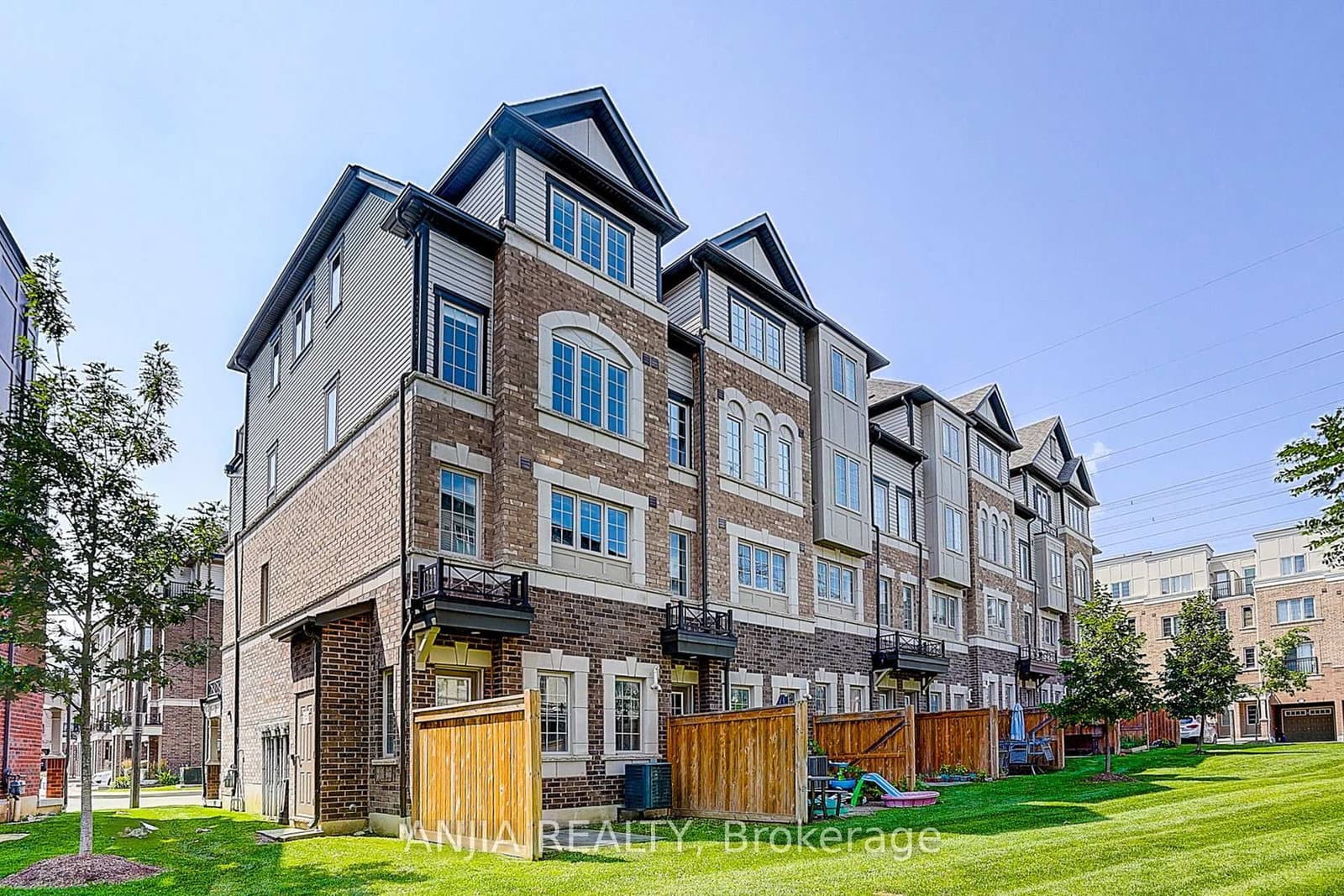 2641 Eaglesham Path thumbnail 32