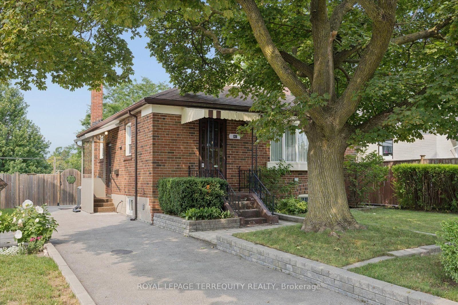 120 Ellington Drive thumbnail 3
