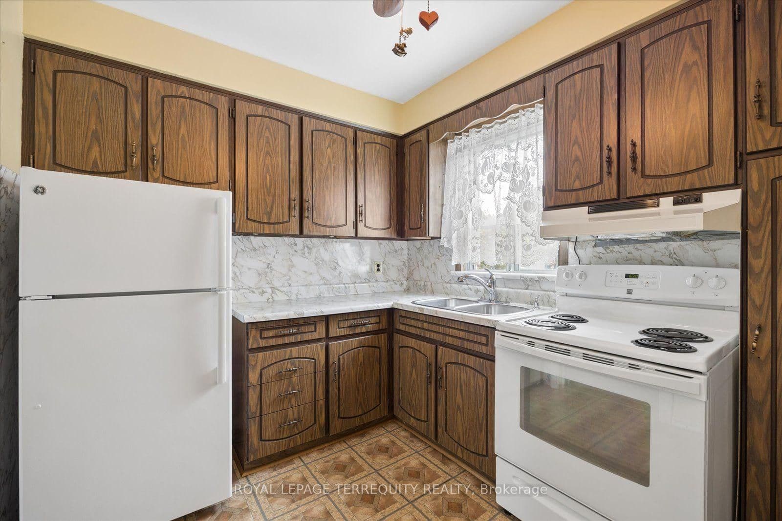 120 Ellington Drive thumbnail 9