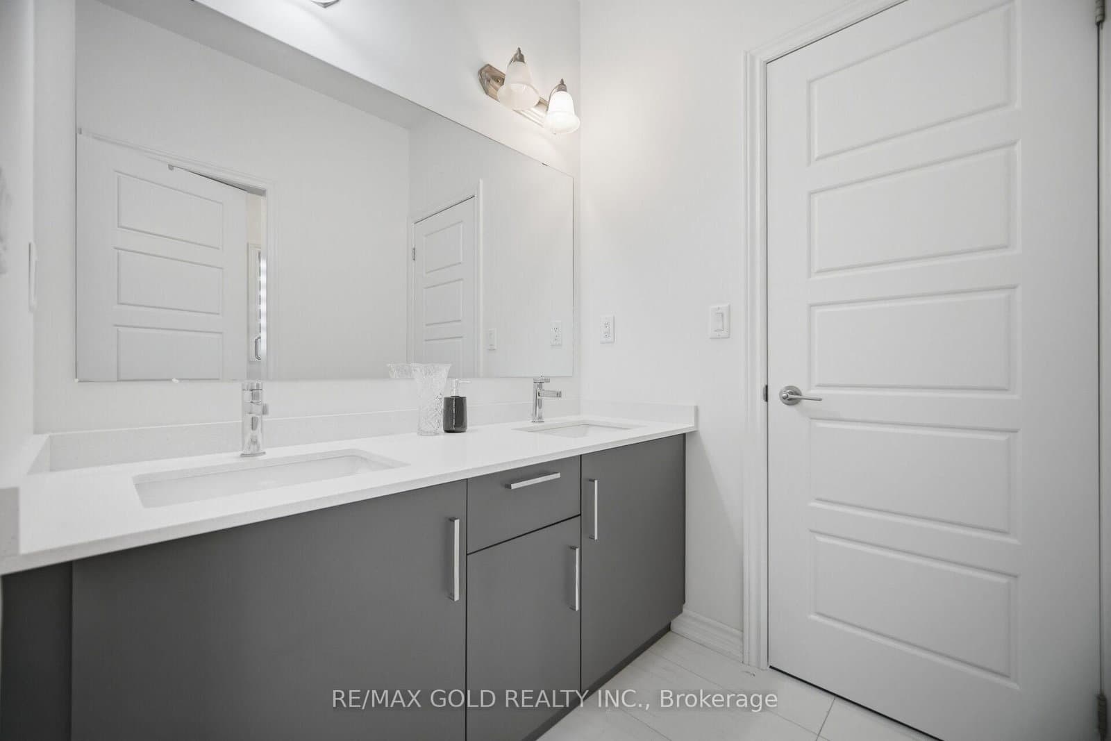 426 Coronation Road thumbnail 35