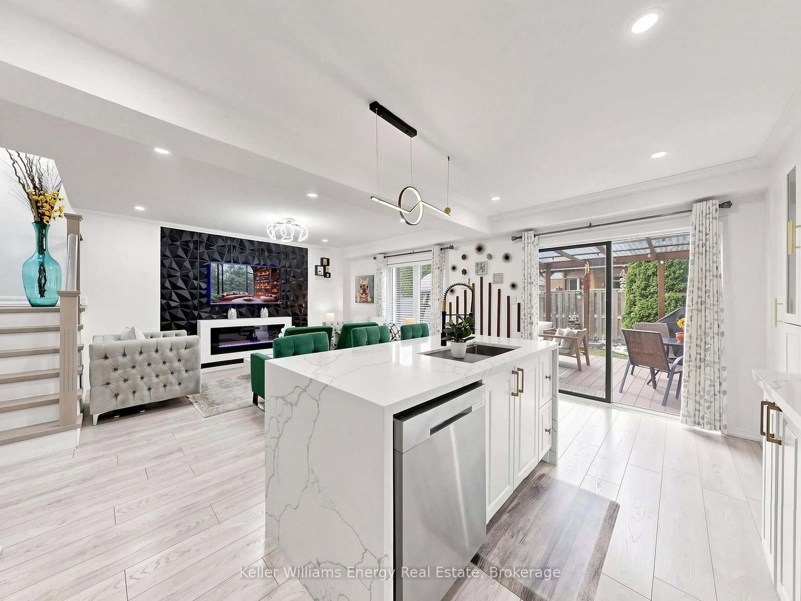 16 Donlevy Crescent thumbnail 14