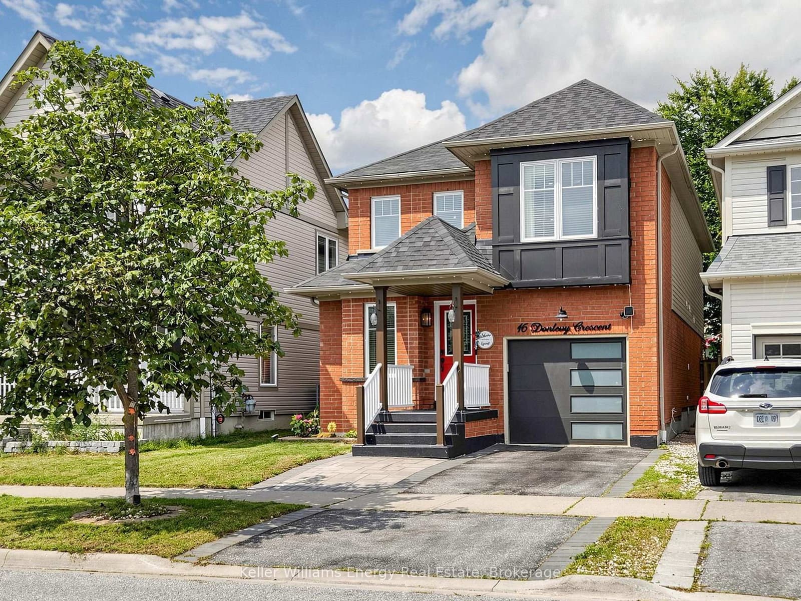 16 Donlevy Crescent thumbnail 2