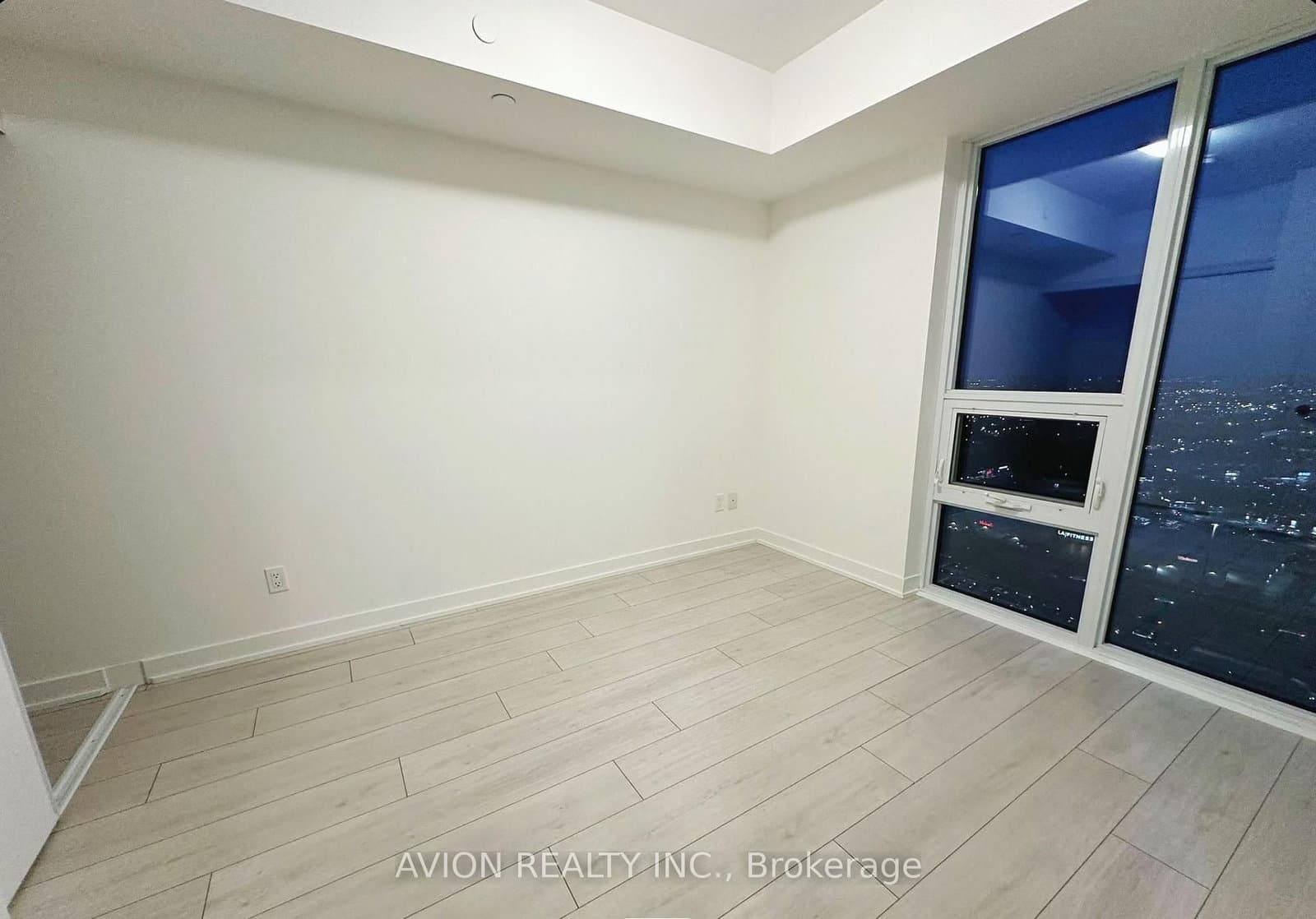 2033 Kennedy Road, Unit 3209 thumbnail 4