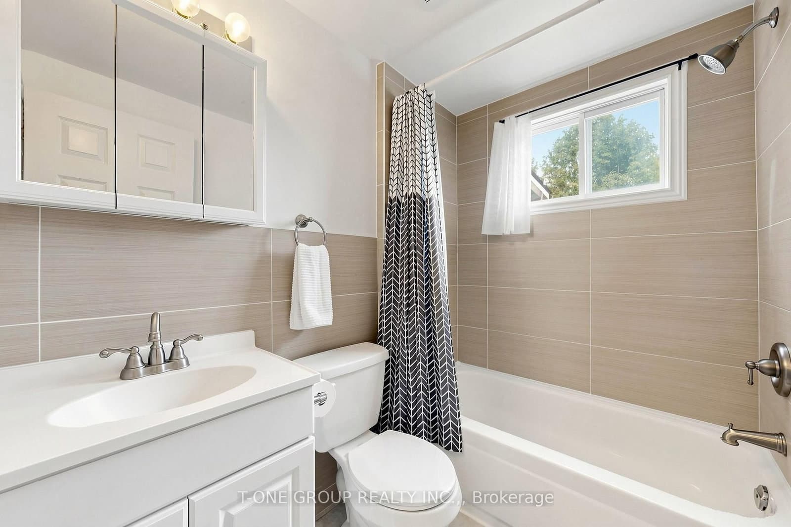 41 Madelaine Avenue thumbnail 12