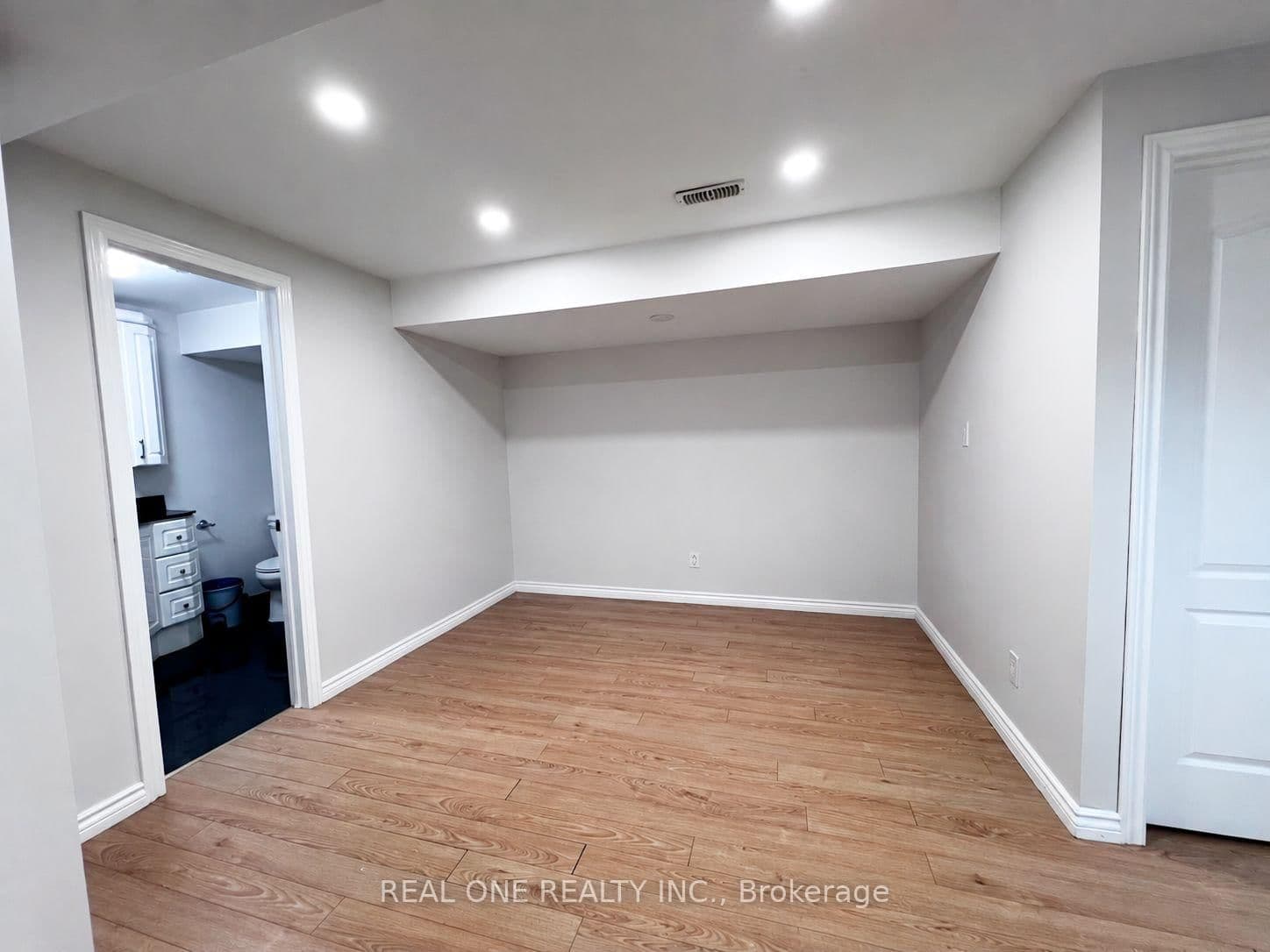 1098 Sandhurst Circle, Unit BSMT thumbnail 6
