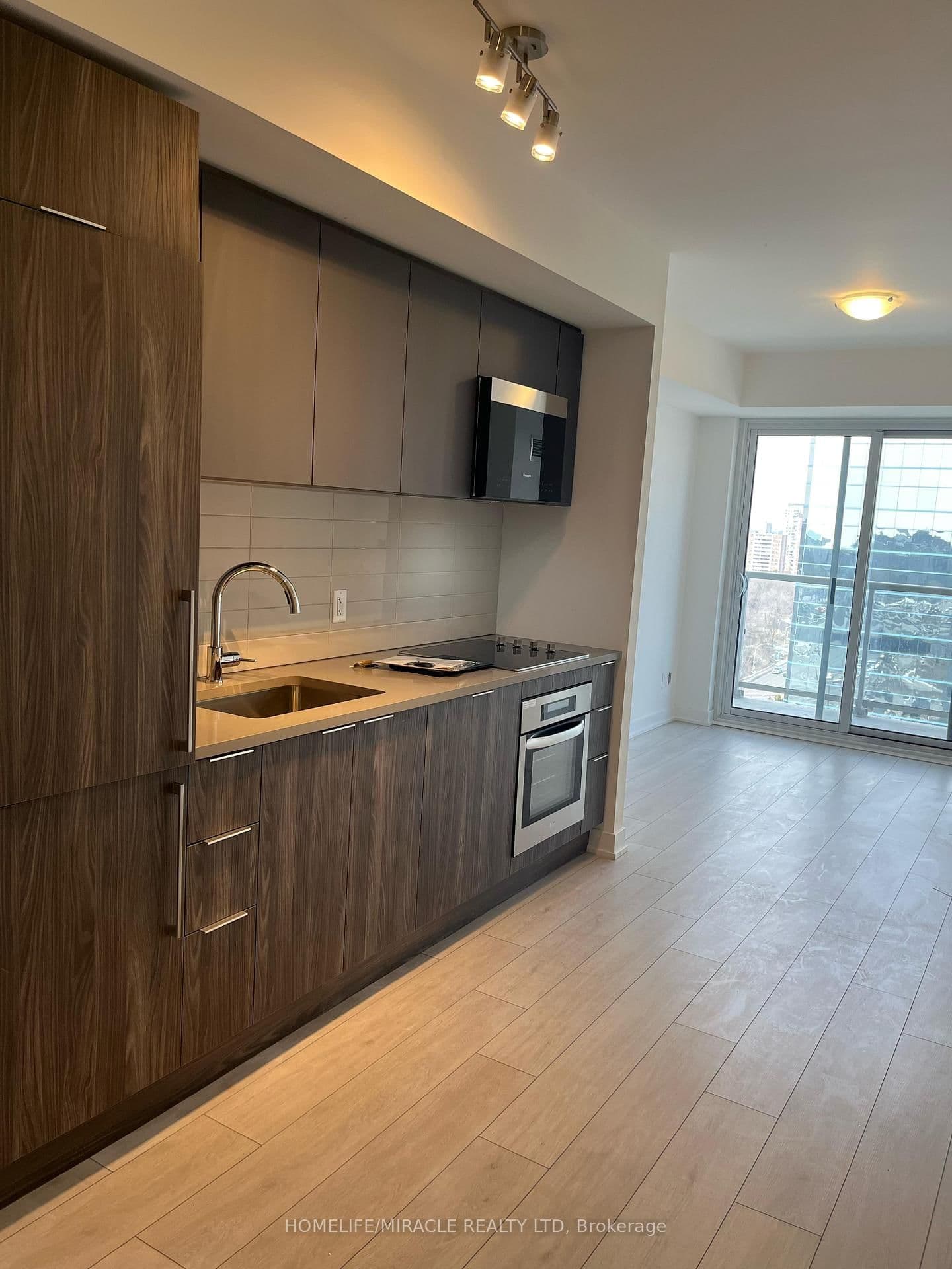 2031 Kennedy Road N, Unit 1620 thumbnail 4