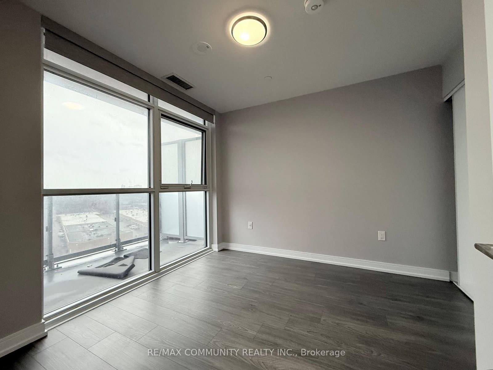 225 Village Green Square, Unit 1001 thumbnail 6