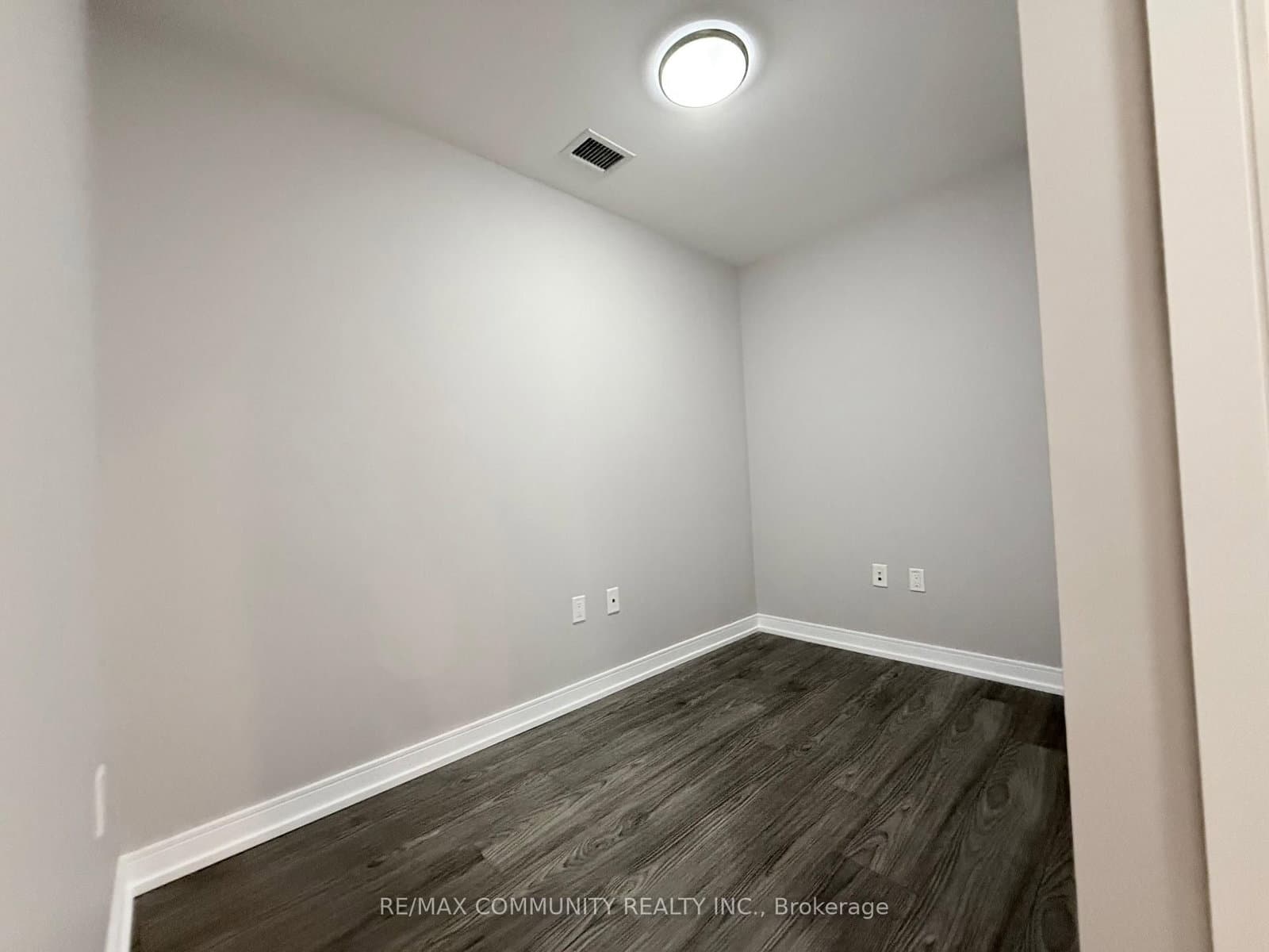 225 Village Green Square, Unit 1001 thumbnail 9