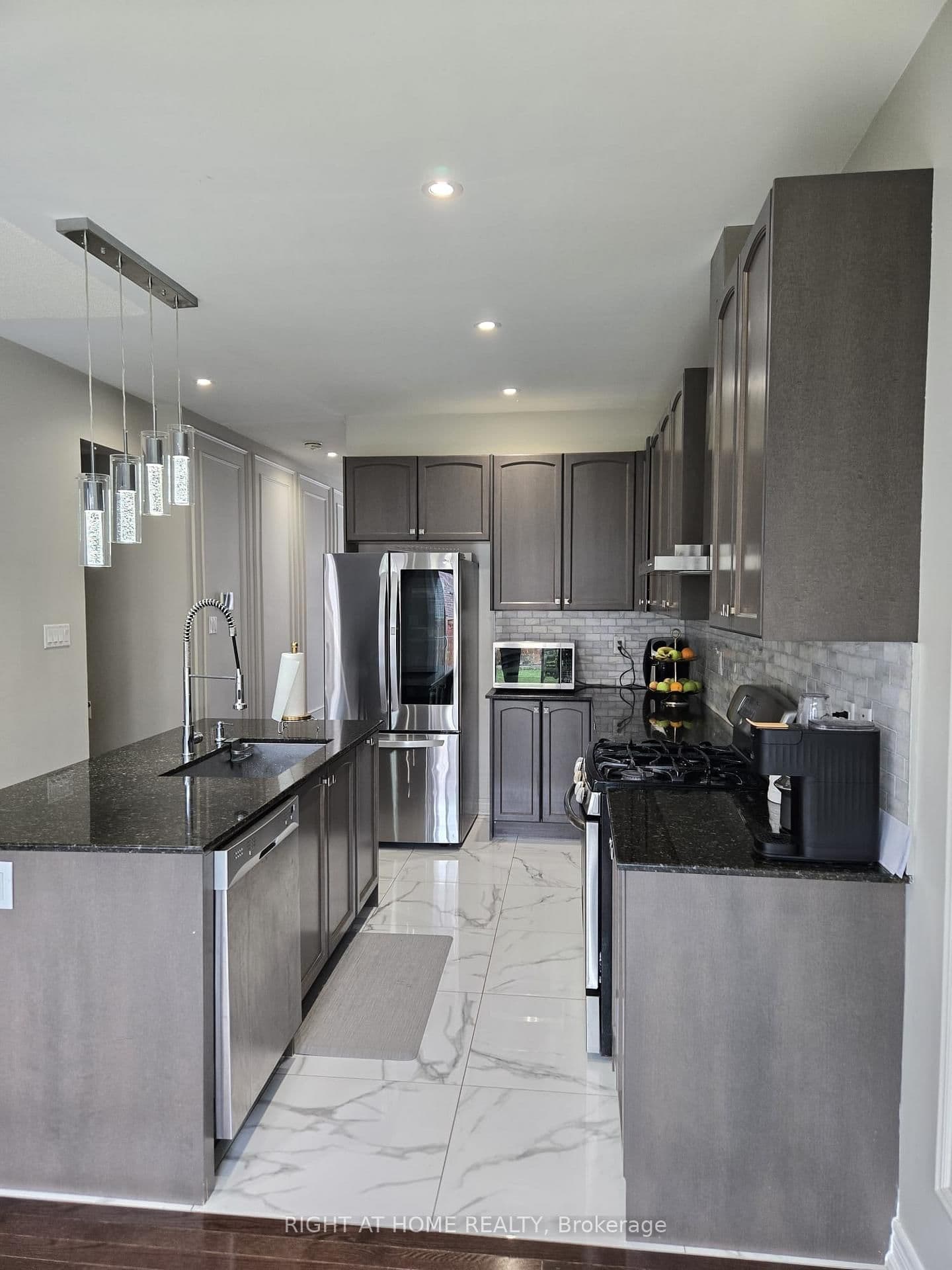 14 Ogston Crescent thumbnail 4