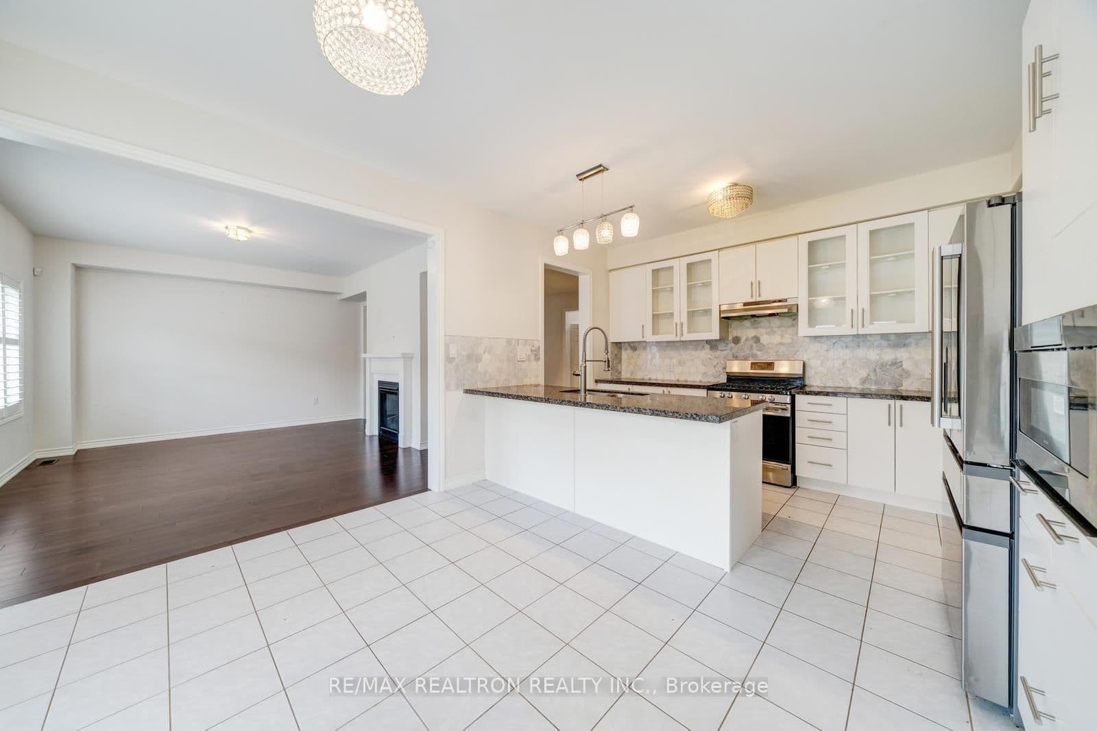 295 Northglen Boulevard thumbnail 17