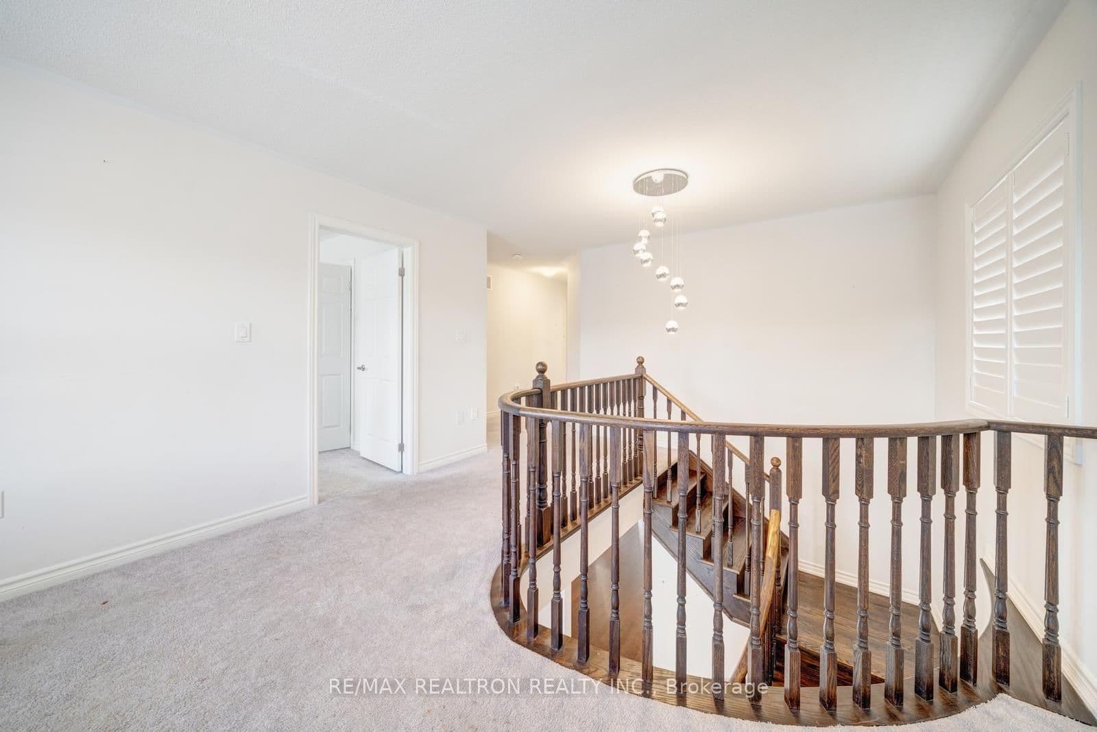 295 Northglen Boulevard thumbnail 23