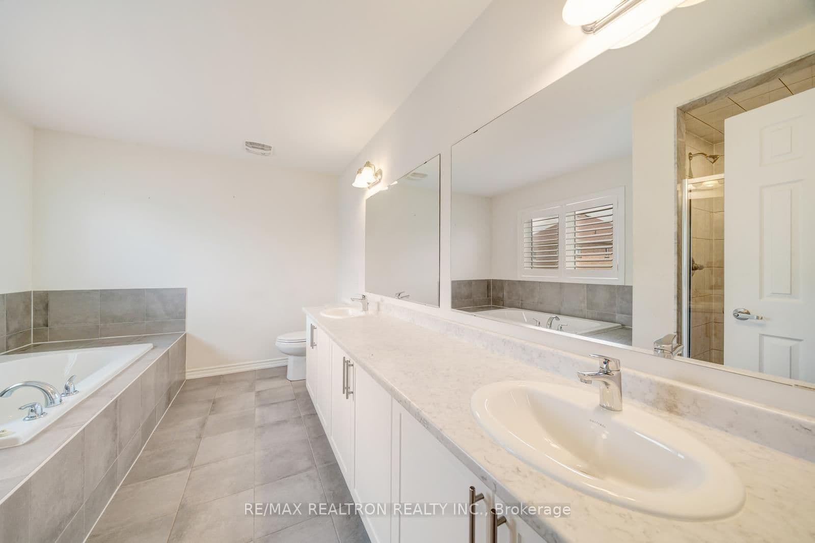 295 Northglen Boulevard thumbnail 27