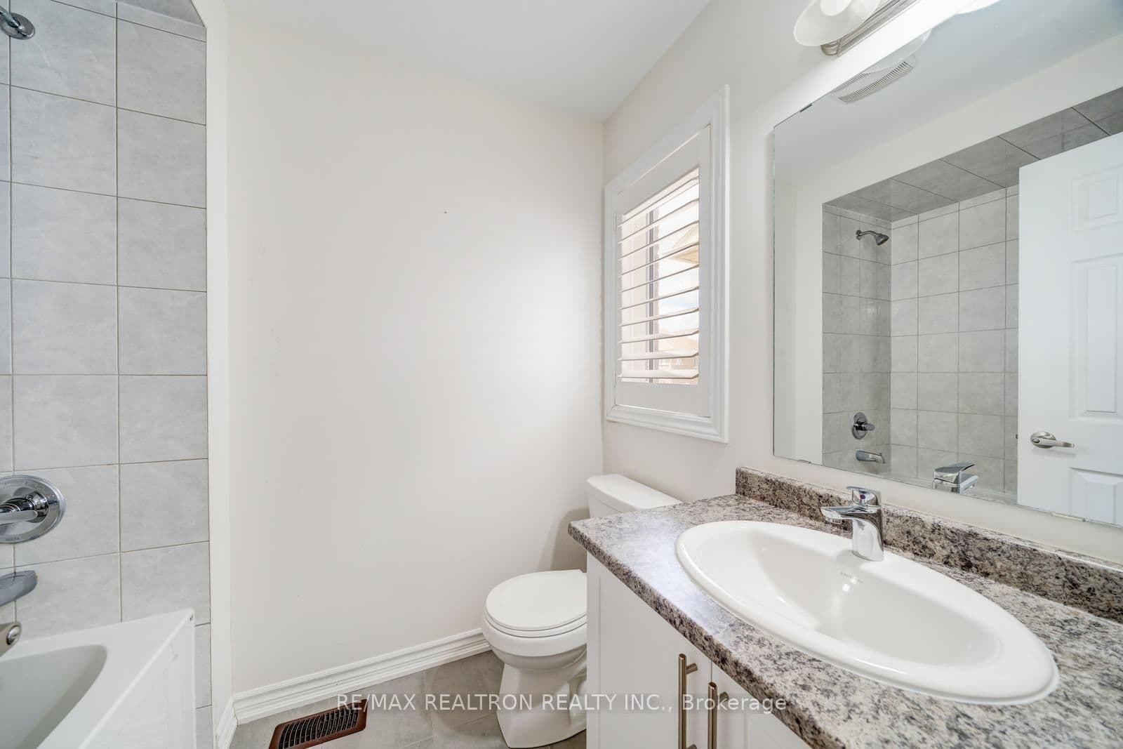 295 Northglen Boulevard thumbnail 32
